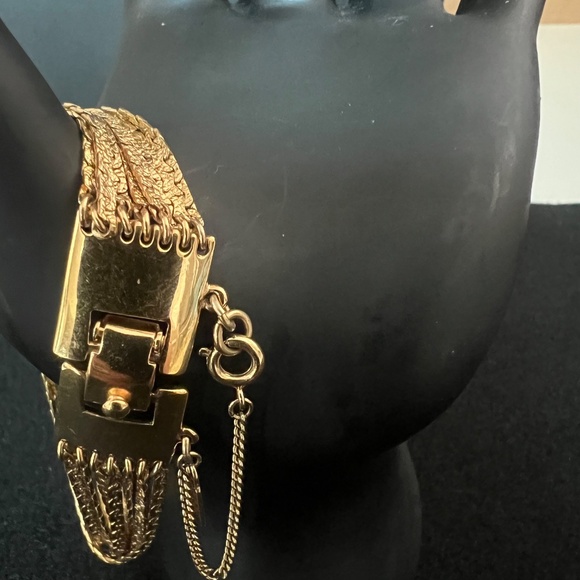 VINTAGE MONET 70s Multi 7 Strand Gold Toned Bracelet 6.5" with Safety Chain - Picture 2 of 11